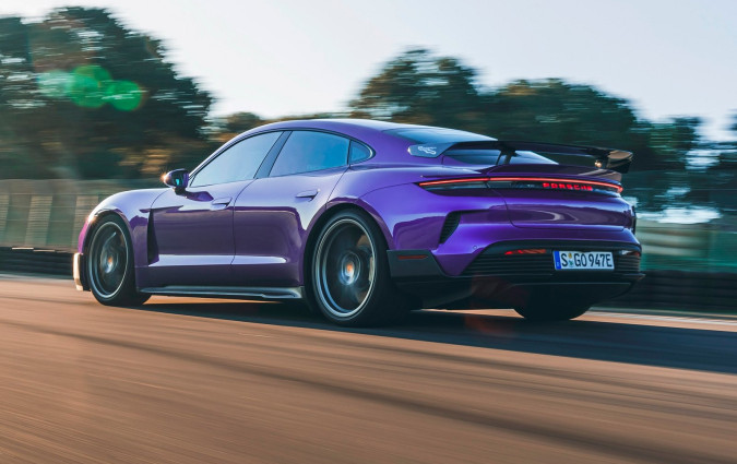 Σας αρέσει η νέα Porsche Taycan Turbo GT και θέλετε να την παραγγείλετε «full extra»; Δεν κάθεστε καλύτερα; Taycan Turbo GT