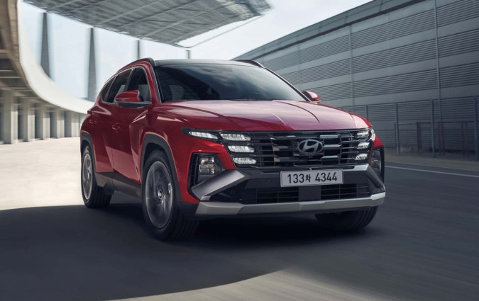 Ήπιες αισθητικές αλλαγές κι ελάχιστα αυξημένη ισχύς στο Hyundai Tucson που ήταν ήδη πληρέστατο, μεγαλύτερες αλλαγές στο εσωτερικό. Hyundai Tucson