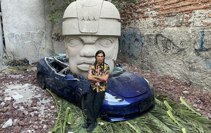 Εννέα τόνοι στην οροφή ενός Model 3; Αν ο Musk καταστρέφει την πατρίδα μας, θα κάνουμε κι εμείς το ίδιο! Tesla Model 3