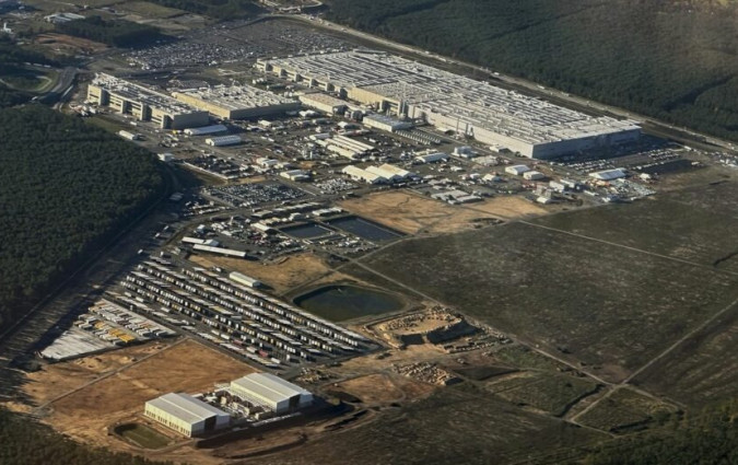 Μέσα στις επόμενες ώρες, το Gigafactory της Tesla θα επιστρέψει σε παραγωγικούς ρυθμούς, ύστερα από την εμπρηστική επίθεση στις 5 Μαρτίου Tesla Gigafactory Berlin