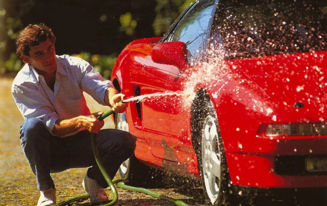Αν μεγαλώσατε θαυμάζοντας τον Ayrton Senna και το Honda NSX, ευκαιρία να σπάσετε τον κουμπαρά σας και να το αποκτήσετε. Honda NSX