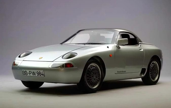 Η Porsche δεν τόλμησε να κάνει τη διαφορά με ένα πανάλαφρο ήπιας ισχύος κουπέ, αλλά πιστεύουμε ότι θα έσπαγε τα ταμεία. Porsche 984