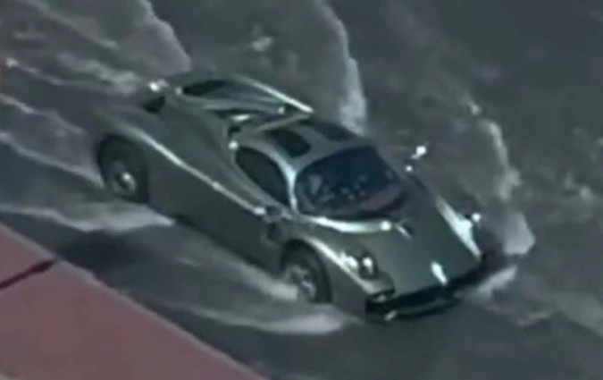 Τι εννοείς είναι χαμηλή και πανάκριβη; Μερικά δεν αγόρασαν εξωτικό ιταλικό μοντέλο για να το κοιτούν, αλλά για να το οδηγούν. Παντού! Pagani Utopia