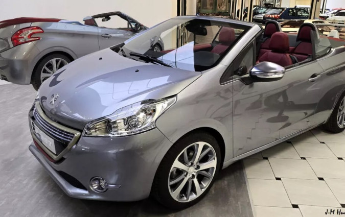 Το ανοιχτό Peugeot 208 θα μπορούσε να επαναλάβει την επιτυχία των ξεσκέπαστων μικρών γαλλικών αλλά δεν πήρε ποτέ το πράσινο φως για την παραγωγή. Peugeot 208 Cabriolet