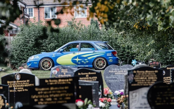 Η τελευταία σας βόλτα δεν πρέπει να είναι κοινότυπη, για αυτό διαλέξαμε τις πιο ξεχωριστές νεκροφόρες. νεκροφόρες