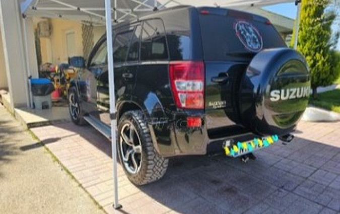 Με €1.580 επιπλέον, αγοράζεις Vitara του κουτιού, οπότε γιατί να ασχοληθείς με μοντέλο 16 ετών; Grand Vitara