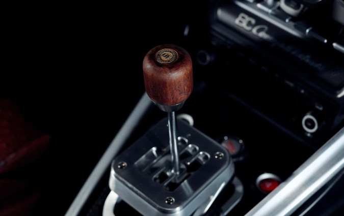 Η Alfa Romeo 8C εκλιπαρούσε τόσα χρόνια για ένα σωστό κιβώτιο. Η λύση ήρθε εκτός του ιταλικού εργοστασίου. Alfa Romeo 8C