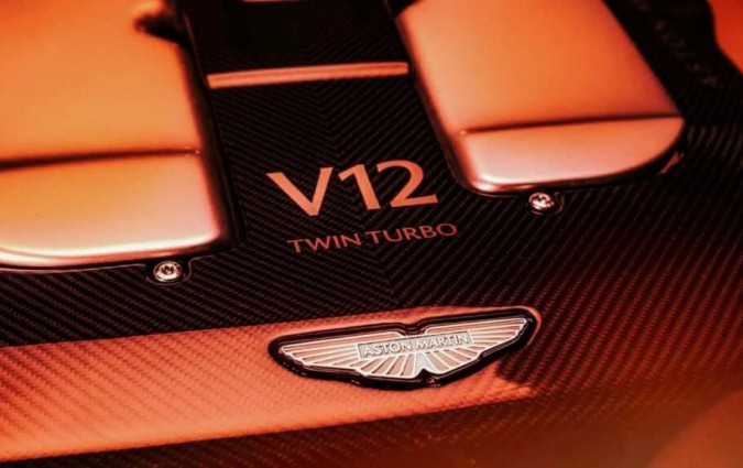 H Aston Martin, με τον νέο, twin-turbo V12 που εξελίσσει, μας δείχνει πως η αυτοκίνηση δεν είναι μόνο ηλεκτρομοτέρ και ηλεκτρική αυτονομία Aston Martin V12 Engine