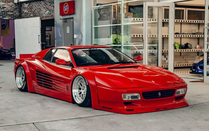 Πριτσινωμένα φτερά, ακραίο χαμήλωμα, τεράστιες ζάντες στη Ferrari 512 TR. Γιατί; Ferrari 512 TR