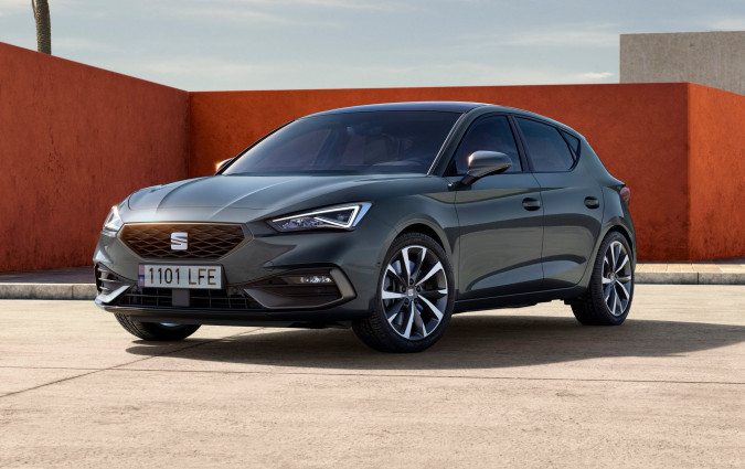 Το ανανεωμένο SEAT Leon είναι πλέον διαθέσιμο με 4κύλινδρους κινητήρες βενζίνης, πετρελαίου, αλλά και plug-in hybrid σύνολα SEAT Leon