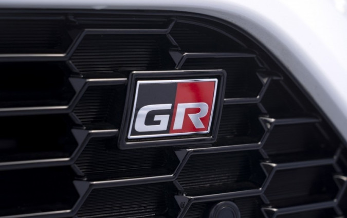 Επί του παρόντος, οι πιθανότητες δείχνουν πως ο κλήρος θα πέσει στο Toyota RAV4, εξαιτίας των χώρων και τις παγκόσμια δημοφιλίας του Toyota GR Logo
