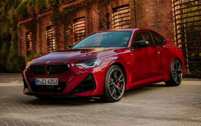 Με απαράλλαχτο εσωτερικό κι αναβαθμισμένη καμπίνα, η φρεσκαρισμένη BMW 2 Series μόλις που ξεχωρίζει από το μοντέλο που αντικατέστησε. BMW 2 Series