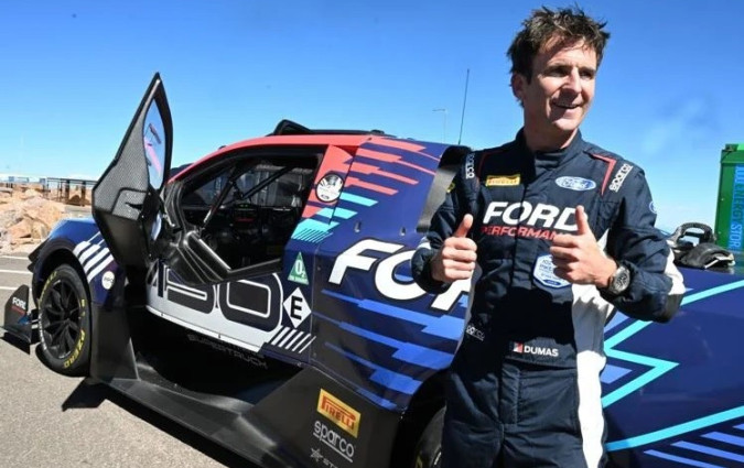 Ένα ηλεκτρικό pick-up μπροστά από custom μονοθέσια; Ναι, στο Pikes Peak γίνεται. Pikes Peak