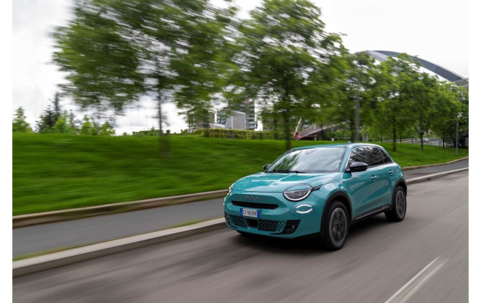 Το υβριδικό FIAT 600 ξεκινά την εμπορική του πορεία στην ελληνική αγορά από τις €23.990, τη στιγμή μου το 600e, με την κρατική επιδότηση κοστίζει €28.190 FIAT 600 Hybrid