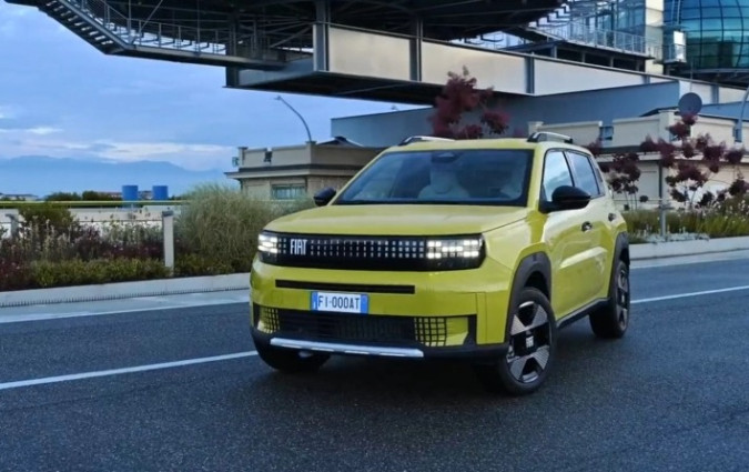 To εσωτερικό του FIAT Grande Panda ακολουθεί τις επιταγές του σήμερα, με τις ψηφιακές οθόνες να δεσπόζουν FIAT Grande Panda