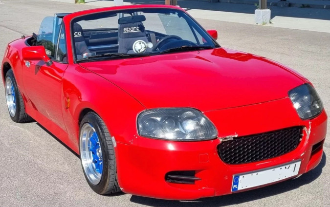 Από μπροστά σαν Supra, από πίσω σαν Z4, από το πλάι — επιτέλους — αναγνωρίζεις το Miata! Mazda MX-5