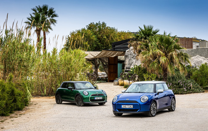 To νέο MINI Cooper ξεκινά την εμπορική του πορεία στη χώρα μας σε ανταγωνιστικές τιμές, πιστό στο οδηγικό DNA της φίρμας New MINI Cooper