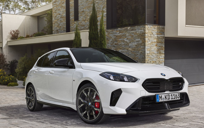 Φρεσκότερη, αναβαθμισμένη αλλά αποκλειστικά με αυτόματο κιβώτιο. 1 Series