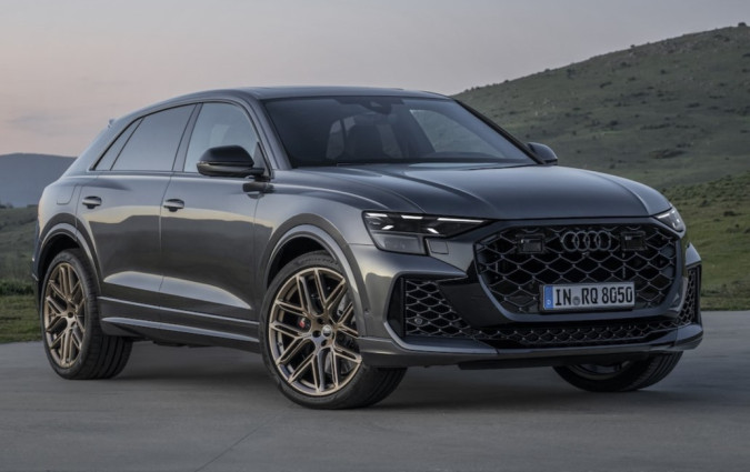 Μπορεί το νέο e-tron GT Performance να φτάνει τους 925 ίππους, αλλά σε θερμικό μοτέρ, δεν υπάρχει πιο ισχυρό Audi από τούτο δω το SUV. RS Q8
