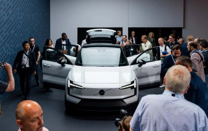 Στην Ελλάδα βρισκόμαστε; Να μας έχουν στο «περίμενε» με ανοιχτή τιμή; Πάρτε $2.500 έκπτωση, για να δείτε τι σημαίνει σεβασμός στον καταναλωτή. EX30