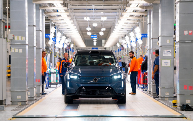 Το Volvo EX90 βασίζεται στην επόμενης γενιάς τεχνολογία για τα σχεδιασμένα εξαρχής ως ηλεκτρικά σουηδικά μοντέλα, με αυτονομία έως και 600 km Volvo EX90
