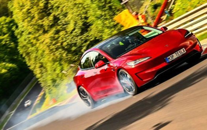 Με τέτοια φρένα και την μπαταρία να υπερθερμαίνεται, το νέο 3άρι δεν κάνει για πίστα. Model 3 Performance