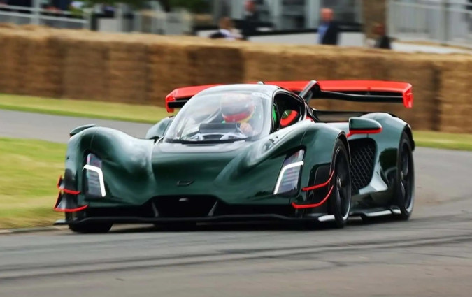 Το στέμμα του Goodwood δεν είναι πλέον ηλεκτρικό αλλά υβριδικό. Czinger 21C