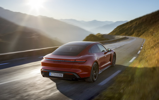 H νέα 100% ηλεκτρική Macan αναμένεται να αναζωογονήσει τη ηλεκτρική δυναμική της φίρμας, έστω κι αν η Porsche Taycan ασθμαίνει στις πωλήσεις. Porsche Taycan