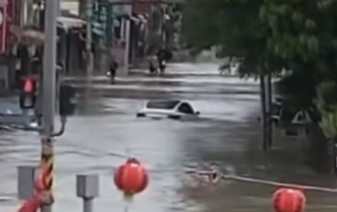 Γιατί να αγοράσεις βάρκα, όταν μπορείς να ψωνίσεις ηλεκτρικό αυτοκίνητο; Model 3