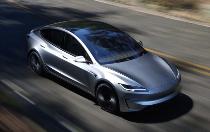 Φτάνει με τα λευκά Tesla, αγοράστε και κάτι πιο εκλεκτό. Έτσι, για να έχουμε ποικιλία, βρε αδερφέ. Model 3