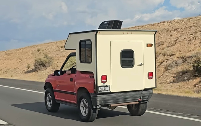 Φθηνό κι αξιόμαχο, αλλά θα επέλεγες το παλιό Suzuki Vitara για να φτιάξεις τροχόσπιτο; Suzuki Vitara