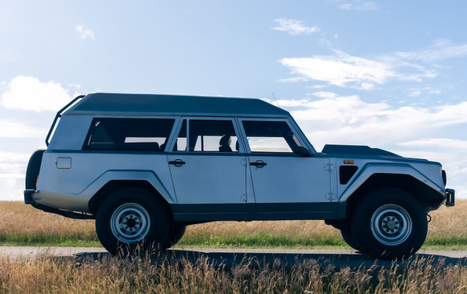 Αν η Lamborghini LM002 είναι πολύ κοινότυπη για σένα, είτε είσαι πολύ ψωνισμένος, είτε ο Σουλτάνος του Μπρουνέι. Lamborghini LM002