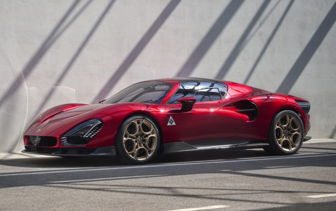 H Alfa Romeo 33 Stradale των 620 και πλέον ίππων, αποτυπώνει με τον πλέον πειστικό τρόπο τις δυνατότητες της μιλανέζικης φίρμας Alfa Romeo 33 Stradale