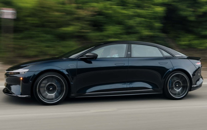 Η λογική είναι να αντέξει το όχημα τις πρώτες βολές, μέχρι να βρει ανοιχτό χώρο για να απογειωθεί το ηλεκτρικό των 1.251 ίππων. Air Sapphire