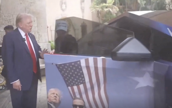 Donald Trump κι Elon Musk, ένα ειδύλλιο εν εξελίξει; Με ένα Tesla Cybertruck στη μέση! Tesla Cybertruck