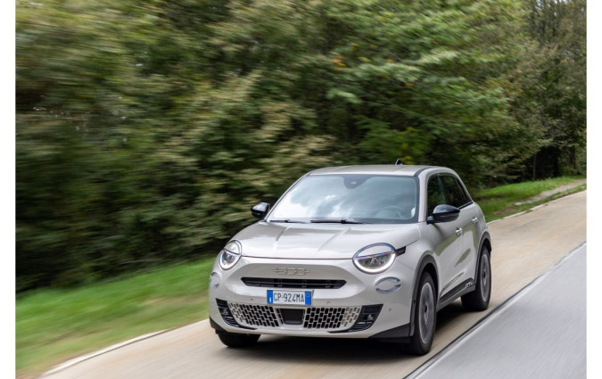 Το ήπια υβριδικό FIAT 600 ξεκινάει από €23.990, με στάνταρ αυτόματο κιβώτιο και πέντε χρόνια εγγύηση FIAT 600