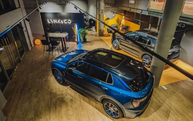 Η Lynk & Co, θέλοντας να παρέχει υπηρεσίες υψηλού επιπέδου στους πελάτες της, ανακοίνωσε τη συνεργασία με δύο κέντρα συντήρησης και επισκευής στην Αθήνα Lynk & Co