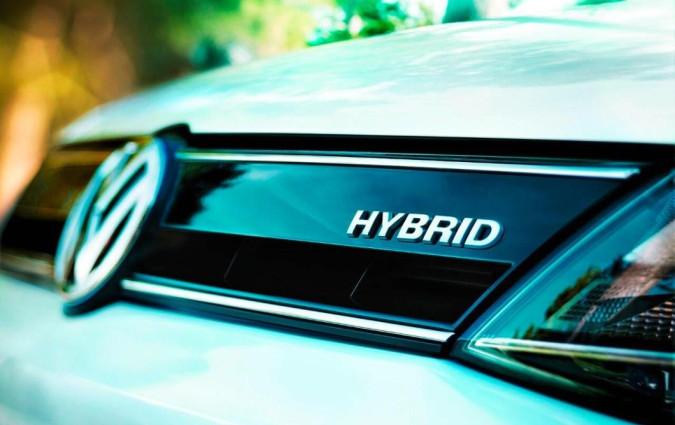 Το VW Golf θα αποκτήσει φουλ υβριδική έκδοση για να αντιμετωπίσει με τα ίδια όπλα την Toyota Corolla VW Jetta Hybrid