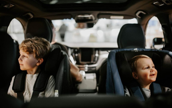 Τα παιδικά καθίσματα σύμφωνα με το νέο τελευταίο πρότυπο ECE R129 ταξινομούνται με το ύψος και όχι με το βάρος του παιδιού. παιδικά καθίσματα