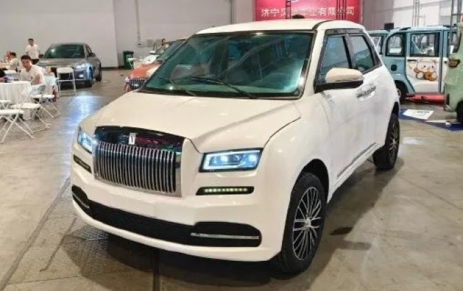 Με €2 χιλιάρικα, στην Ελλάδα δεν αγοράζεις ούτε ηλεκτρικό ποδήλατο από τις γνωστές μάρκες. Όχι μινιατούρα Rolls-Royce! Rolls-Royce