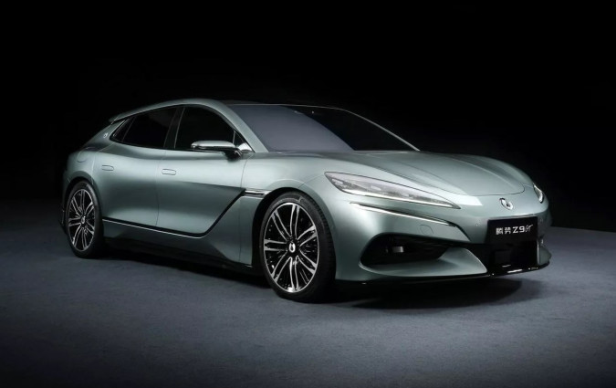 Εξοπλισμός που χαζεύεις, επιδόσεις που αρρωσταίνεις, τιμή που σε κάνει να αναρωτιέσαι τι πληρώνουμε εδώ στην Ευρώπη. Denza Z9