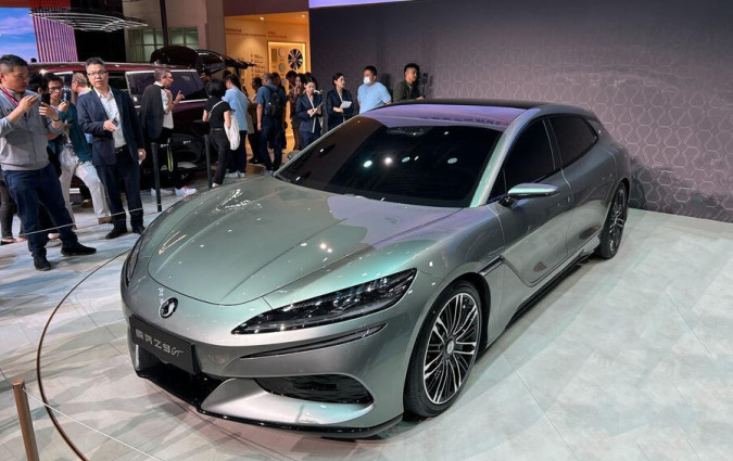 Η Denza περνά σε κινεζικά χέρια και προλειαίνει την άφιξή της στα ευρωπαϊκά εδάφη. Mercedes-Benz