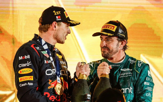 Δίδυμο Verstappen-Alonso να οδηγεί το μονοθέσιο του Adrian Newey ονειρεύονται από το 2026 στην Aston Martin Max Verstappen & Fernando Alonso Aston Martin