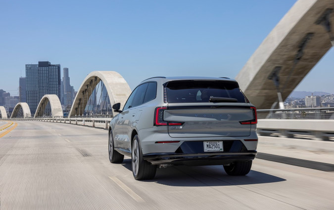 Eάν η Volvo θέλει, θα μπορέσει να εξελίσσει και να κατασκευάσει συνεχώς αυτοκίνητα κάθε μεγέθους, μεγαλύτερα από το EX90 και μικρότερα από το EX30 Volvo EX90