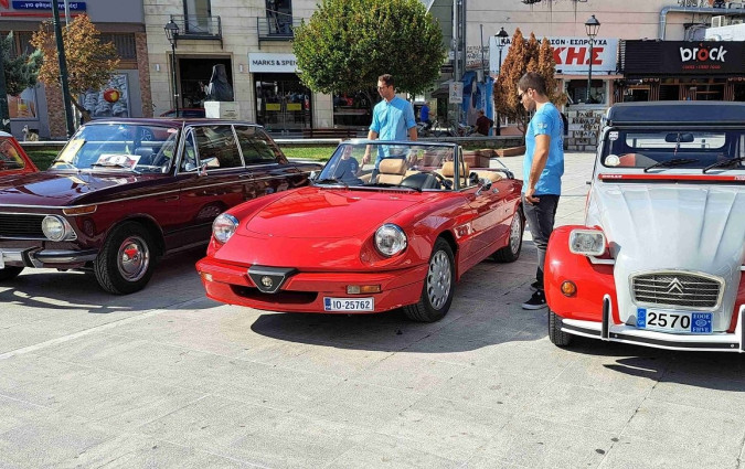 Τα κλασικά αυτοκίνητα παρέλασαν στον Βόλο θέλοντας σε μια δράση με σκοπό την ευαισθητοποίηση του κοινού κατά του καρκίνου Classic Car Volos