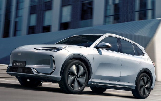 H Geely θα έρθει στην Ελλάδα στις αρχές του 2025 με το προηγμένο, ηλεκτρικό C-SUV Galaxy EX5 Geely EX5