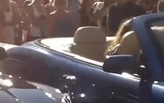 Σύμφωνα με την Daily Mail στο τροχαίο ενεπλάκησαν μια Bentley Azure η οδηγός της οποίας προκάλεσε το τροχαίο, μια Ferrari 599, μια Aston Martin Rapide, μια Rolls-Royce Ghost και μια Porsche 911. Τρακάρισμα με ζημιές 1+ εκατομμυρίου ευρώ στο Μονακό