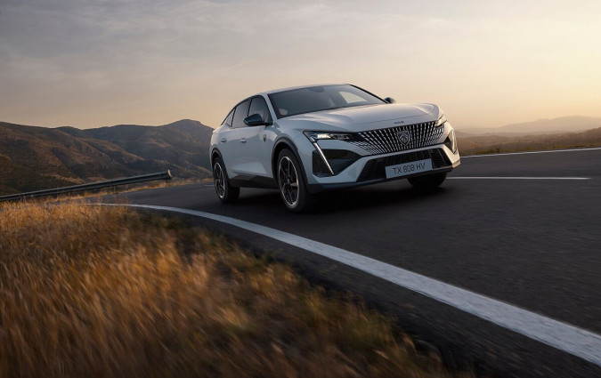 To νέο Peugeot E-408 με την αυτονομία των 453 km αναμένεται να λανσαριστεί στη χώρα μας στις αρχές του 2025 Peugeot E-408