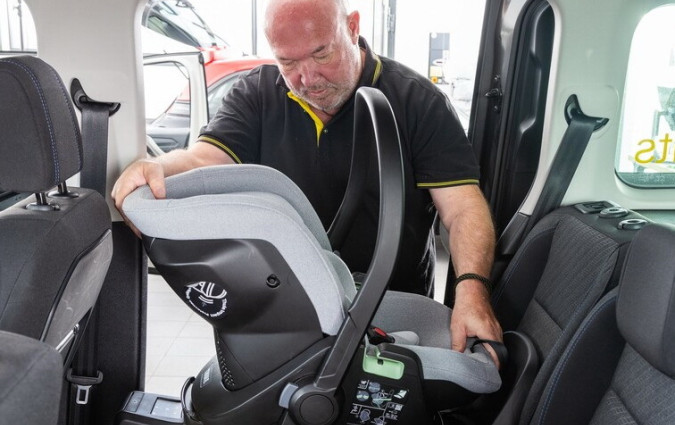 Μόνο ένα παιδικό κάθισμα αυτοκινήτου που χρησιμοποιείται σωστά, επομένως έχει τοποθετηθεί με τον ενδεδειγμένο τρόπο, προστατεύει το παιδί. παιδικό κάθισμα