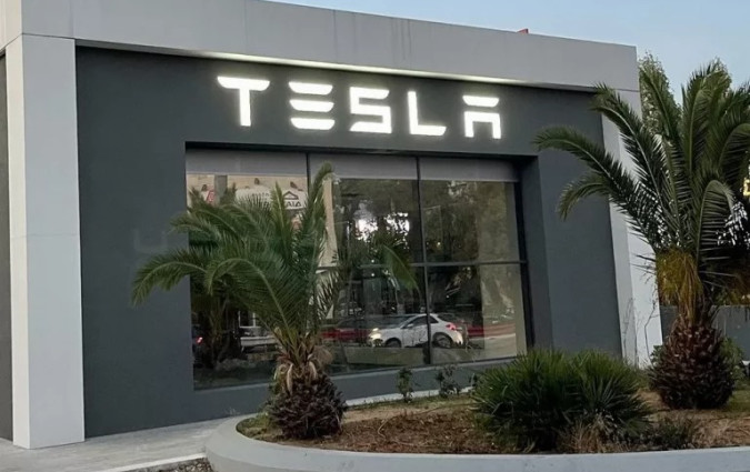 Τα συνολικά έσοδα της Tesla Ελλάδος για το 2024 ανήλθαν σε 87,4 εκατομμύρια ευρώ. Ποσό υπερδιπλάσιο από τα 35,5 εκατομμύρια του 2022 Tesla Athens Store